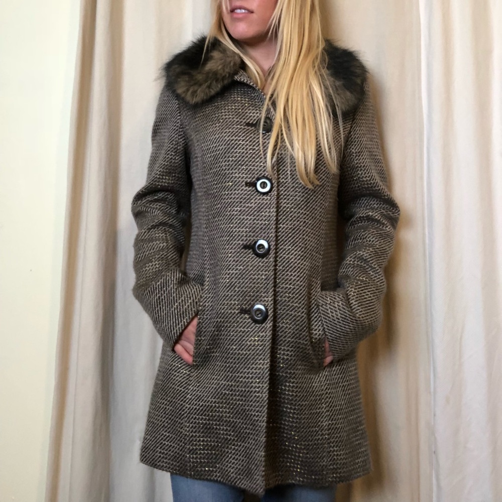 Super cute Caslon A-line coat w/faux fur collar.